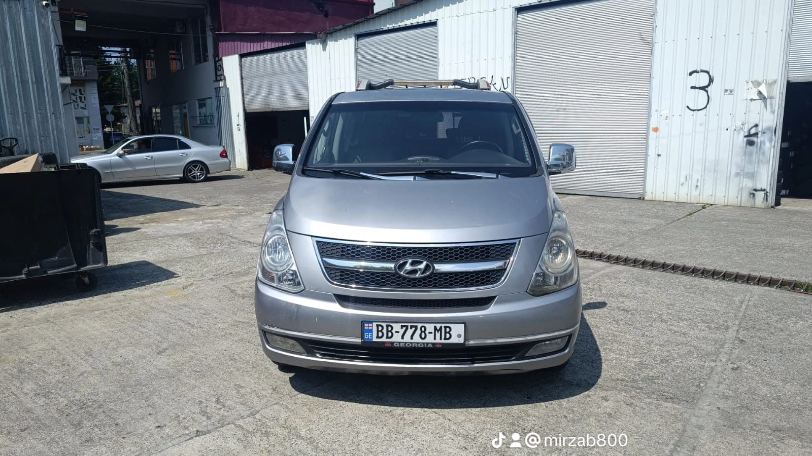 Hyundai H-1