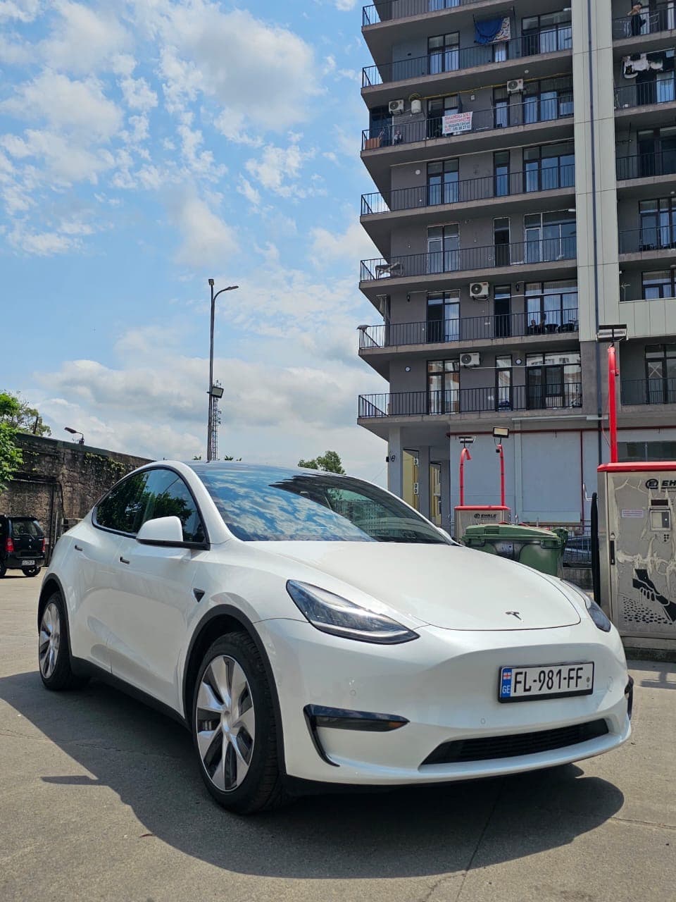 Tesla Model Y — Photo 1